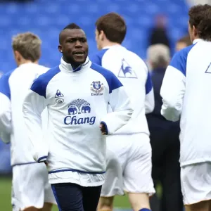 Everton FC: Royston Drenthe Joins Team Warm-Up Before FA Cup Showdown vs. Sunderland (17 March 2012) Everton FC: Royston Drenthe Joins Team Warm-Up Before FA Cup Showdown vs. Sunderland (17 March 2012)