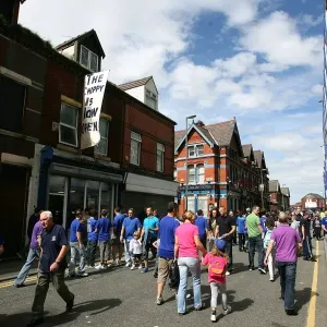 Everton FC: Thrilled Fans Gathering Outside Goodison Park Ahead of Everton vs. Wolverhampton Wanderers (Premier League 2010) Everton FC: Thrilled Fans Gathering Outside Goodison Park Ahead of Everton vs. Wolverhampton Wanderers (Premier League 2010)