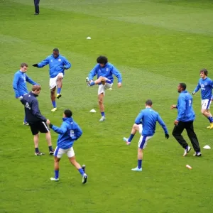 Everton Players Gear Up for Victory: Everton vs. Queens Park Rangers (Goodison Park, 13-04-2013, Barclays Premier League)