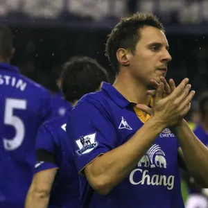 Everton Players, Led by Phil Jagielka, Pay Tribute to Fans Before Kick-off vs Bolton Wanderers (04 January 2012)