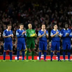 Everton Players Pay Tribute: A Minute's Silence Before Arsenal vs. Everton (1-1), Barclays Premier League (08-12-2013) Everton Players Pay Tribute: A Minute's Silence Before Arsenal vs. Everton (1-1), Barclays Premier League (08-12-2013)