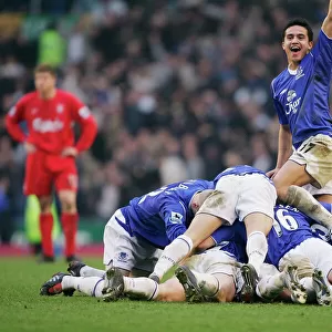 The Everton team pile on Lee Carsley after his goal