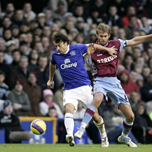 Everton v Aston Villa Evertons Simon Davies in action against Aston Villas Olof Mellberg