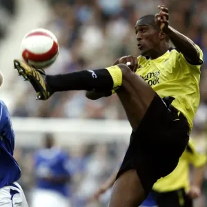 Everton v Manchester City Evertons Andy Johnson iin action against Man Citys Sylvain Distin Everton v Manchester City Evertons Andy Johnson iin action against Man Citys Sylvain Distin
