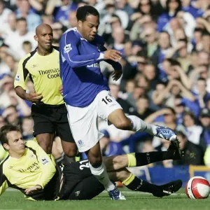 Everton v Manchester City Evertons Joleon Lescott is tackled by Manchester Citys Dietmar Hamann Everton v Manchester City Evertons Joleon Lescott is tackled by Manchester Citys Dietmar Hamann