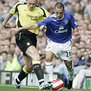 Everton v Manchester City - Evertons Leon Osman battles with Manchester Citys Richard Dunne