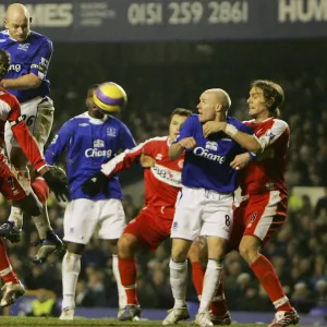 Everton v Middlesbrough Evertons Lee Carsley has a header on goal