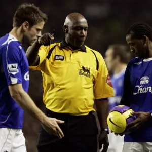 Everton v Tottenham Hotspur Uriah Rennie talks to James Beattie and Manuel Fernandes Everton v Tottenham Hotspur Uriah Rennie talks to James Beattie and Manuel Fernandes