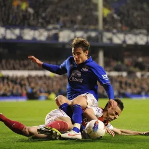 Everton vs. Arsenal: Jelavic vs. Koscielny - The Intense Battle for the Ball (Premier League, March 21, 2012) Everton vs. Arsenal: Jelavic vs. Koscielny - The Intense Battle for the Ball (Premier League, March 21, 2012)