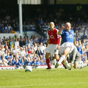 Season 04-05 Photo Mug Collection: Everton 1 Arsenal 4 15-8-04