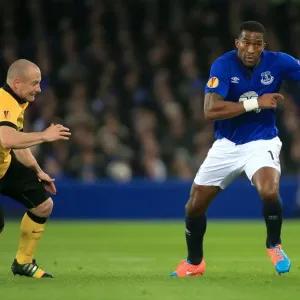 Everton vs Lille: A Battle of Balmont and Distin in Europa League at Goodison Park