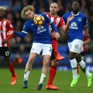 Everton vs Sunderland: A Battle at Goodison Park - Tom Davies vs Darron Gibson Everton vs Sunderland: A Battle at Goodison Park - Tom Davies vs Darron Gibson