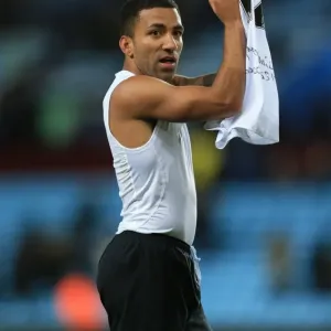 Everton's Aaron Lennon Honors Fans with Heartfelt Applause at Villa Park Everton's Aaron Lennon Honors Fans with Heartfelt Applause at Villa Park