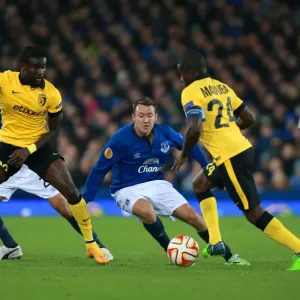 Everton's Aiden McGeady Fights for Possession in Europa League Clash vs Lille