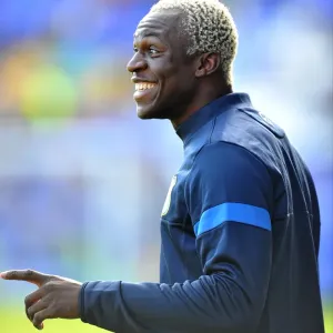 Everton's Arouna Kone: Unwavering Focus during Pre-Match Training before Everton vs Hull City (19-10-2013, Goodison Park: Everton 2 - Hull City 1) Everton's Arouna Kone: Unwavering Focus during Pre-Match Training before Everton vs Hull City (19-10-2013, Goodison Park: Everton 2 - Hull City 1)