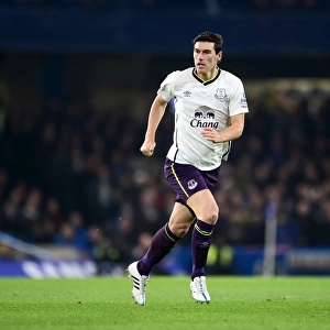 Everton's Battle at Stamford Bridge: Gareth Barry Stands Firm Against Chelsea