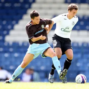 Everton's Bjarni Vidarsson in Action: Pre-Season Friendly vs. Bury (07/08) Everton's Bjarni Vidarsson in Action: Pre-Season Friendly vs. Bury (07/08)