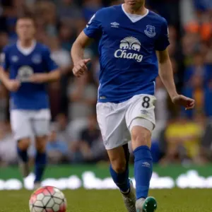 Everton's Bryan Oviedo Faces Off Against Tottenhotspur at White Hart Lane - Barclays Premier League 2015
