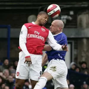 Evertons Carsley challenges Arsenals Baptista for the ball during their English Premier League soc