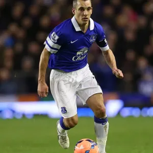 Everton's Dominant Display: Osman-Led 4-0 FA Cup Victory over Queens Park Rangers (2013-2014) Everton's Dominant Display: Osman-Led 4-0 FA Cup Victory over Queens Park Rangers (2013-2014)