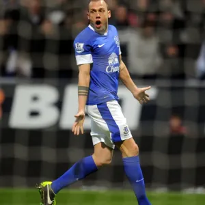 Everton's Double Victory: Johnny Heitinga Scores FA Cup Goal vs. Bolton Wanderers (January 26, 2013) Everton's Double Victory: Johnny Heitinga Scores FA Cup Goal vs. Bolton Wanderers (January 26, 2013)