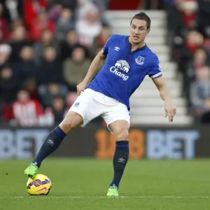 Everton's Jagielka in Action: Everton vs Southampton at St. Mary's Stadium, Premier League Everton's Jagielka in Action: Everton vs Southampton at St. Mary's Stadium, Premier League