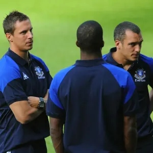 Everton's Jagielka and Osman Pre-Match Huddle at Werder Bremen (02.08.2011) Everton's Jagielka and Osman Pre-Match Huddle at Werder Bremen (02.08.2011)