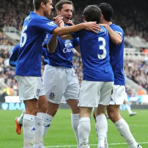Everton's Jagielka Scores and Celebrates with Team against Newcastle United (05.03.2011, Barclays Premier League) Everton's Jagielka Scores and Celebrates with Team against Newcastle United (05.03.2011, Barclays Premier League)