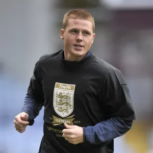 Everton's James McCarthy Honors FA's 150th Anniversary During Aston Villa vs Everton Match