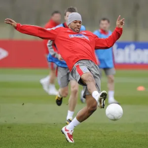 Everton's Joleon Lescott at England Training, London Colney (March 2009) Everton's Joleon Lescott at England Training, London Colney (March 2009)