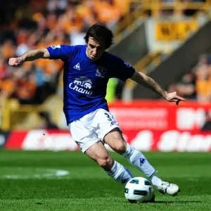 Everton's Leighton Baines in Action: Premier League Showdown vs. Wolverhampton Wanderers (09.04.2011) Everton's Leighton Baines in Action: Premier League Showdown vs. Wolverhampton Wanderers (09.04.2011)