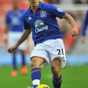 Everton's Leon Osman in Action: Premier League Clash Against Sunderland (December 2011) Everton's Leon Osman in Action: Premier League Clash Against Sunderland (December 2011)