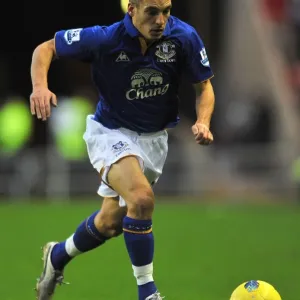 Everton's Leon Osman in Action: Thrilling Premier League Showdown vs Sunderland (December 2011) Everton's Leon Osman in Action: Thrilling Premier League Showdown vs Sunderland (December 2011)