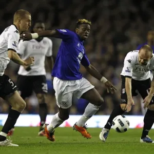 Everton's Louis Saha Faces Off Against Fulham's Brede Hangeland and Danny Murphy in Intense Barclays Premier League Clash (19 March 2011) Everton's Louis Saha Faces Off Against Fulham's Brede Hangeland and Danny Murphy in Intense Barclays Premier League Clash (19 March 2011)