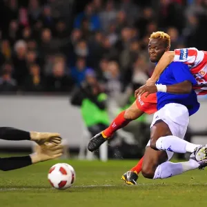 Everton's Louis Saha vs Melbourne Heart's Simon Colosimo: Intense Clash during Pre-Season Friendly at Etihad Stadium