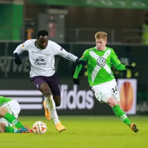 Everton's Lukaku Evades Knoche in Europa League Showdown
