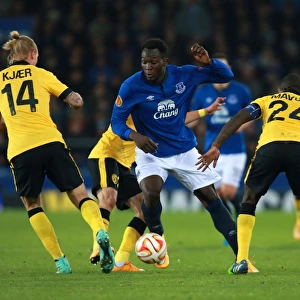 Everton's Lukaku Fights for Ball against Lille's Defense in Europa League Match