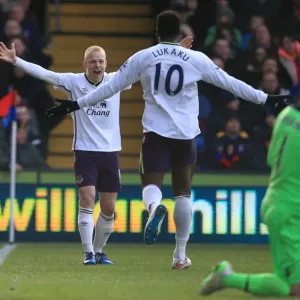 Everton's Lukaku and Naismith: A Celebratory Moment as They Score First Goal vs Crystal Palace Everton's Lukaku and Naismith: A Celebratory Moment as They Score First Goal vs Crystal Palace
