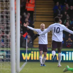 Everton's Lukaku and Naismith: A Dynamic Duo Celebrates First Goal Against Crystal Palace in Premier League Everton's Lukaku and Naismith: A Dynamic Duo Celebrates First Goal Against Crystal Palace in Premier League
