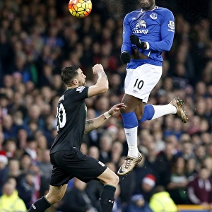Everton's Lukaku Outjumps Cameron: Aerial Battle at Goodison Park