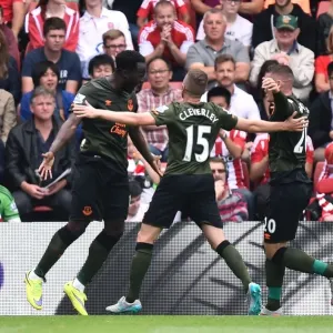 Everton's Lukaku Scores and Celebrates with Cleverley and Barkley: A Triumphant Moment at Southampton (Premier League) Everton's Lukaku Scores and Celebrates with Cleverley and Barkley: A Triumphant Moment at Southampton (Premier League)