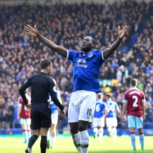 Everton's Romelu Lukaku Celebrates Third Goal Against Burnley (Premier League 2016-17, Everton v Burnley, Goodison Park) Everton's Romelu Lukaku Celebrates Third Goal Against Burnley (Premier League 2016-17, Everton v Burnley, Goodison Park)