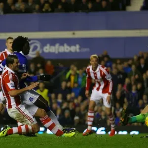 Everton's Romelu Lukaku Scores Brace: Everton Crushes Stoke City 4-0 in Premier League Everton's Romelu Lukaku Scores Brace: Everton Crushes Stoke City 4-0 in Premier League