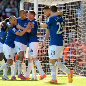 Everton's Romelu Lukaku Scores and Celebrates with Team-mates vs. West Ham United in Premier League Everton's Romelu Lukaku Scores and Celebrates with Team-mates vs. West Ham United in Premier League