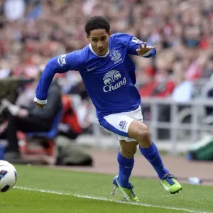Everton's Steven Pienaar Scores the Winning Goal Against Sunderland in the Premier League (April 20, 2013, Stadium of Light) Everton's Steven Pienaar Scores the Winning Goal Against Sunderland in the Premier League (April 20, 2013, Stadium of Light)