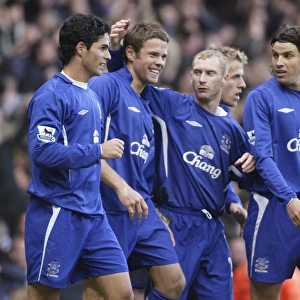 Everton's Thrilling Team Celebration: James Beattie's Game-Changing Second Goal