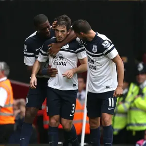 El triunfo de Everton: el Leighton Baines anota al inicio contra West Ham United en la Liga Premier Barcelonera del septiembre del veintiuno de dos mil trece El triunfo de Everton: el Leighton Baines anota al inicio contra West Ham United en la Liga Premier Barcelonera del septiembre del veintiuno de dos mil trece