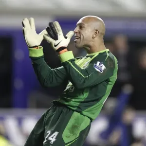 Everton's Triumph: Tim Howard's Victory Celebration vs. Tottenham Hotspur (Barclays Premier League, 05.01.2011) Everton's Triumph: Tim Howard's Victory Celebration vs. Tottenham Hotspur (Barclays Premier League, 05.01.2011)