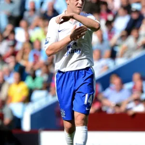 Everton's Triumph at Villa Park: Steven Naismith's Brace Secures 3-1 Victory over Aston Villa (Barclays Premier League, August 25, 2012)