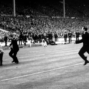 Everton's Unforgettable FA Cup Final: A Fan's Defiant Moment Amidst Three Policemen (1966) Everton's Unforgettable FA Cup Final: A Fan's Defiant Moment Amidst Three Policemen (1966)